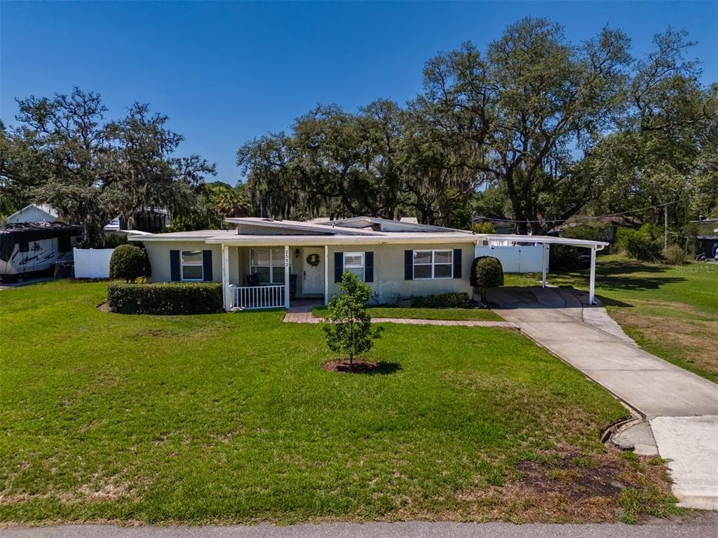 2532 LAKE ELLEN LANE TAMPA, FL 33618