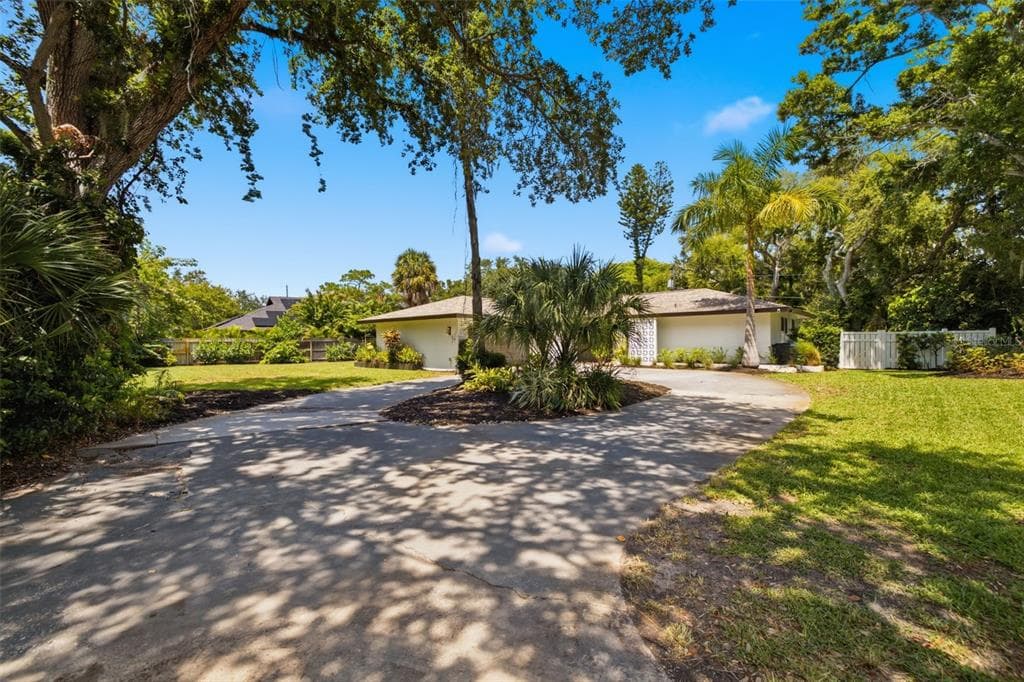 747 SABAL COURT S ST PETERSBURG, FL 33705