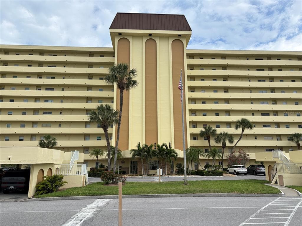 4725 COVE CIRCLE UNIT 405 ST PETERSBURG, FL 33708