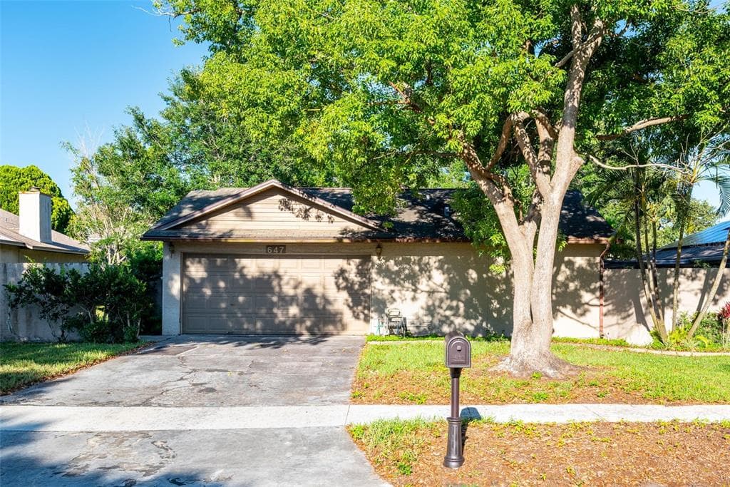 647 BONNIE BOULEVARD