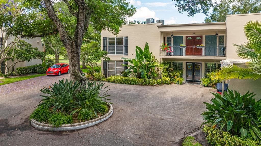 11 COUNTRY CLUB DRIVE UNIT 11 LARGO, FL 33771