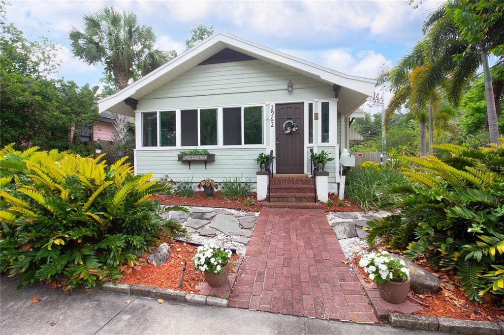 2962 BURLINGTON AVENUE N ST PETERSBURG, FL 33713