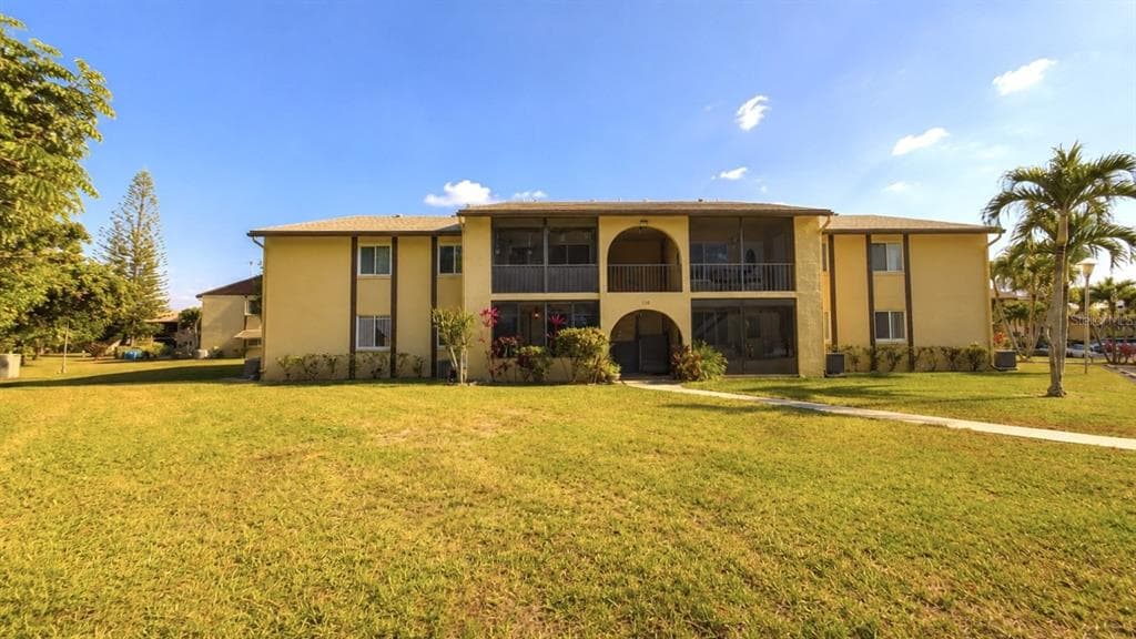 328 PINE RIDGE CIRCLE UNIT C1 GREENACRES, FL 33463
