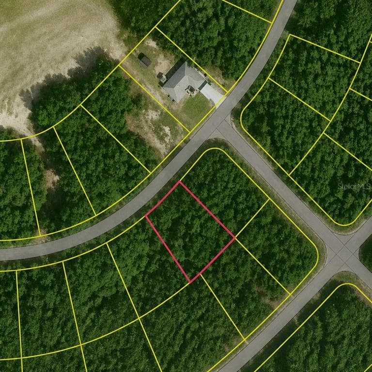 SE FISCHER LANE DRIVE OCKLAWAHA, FL 32179