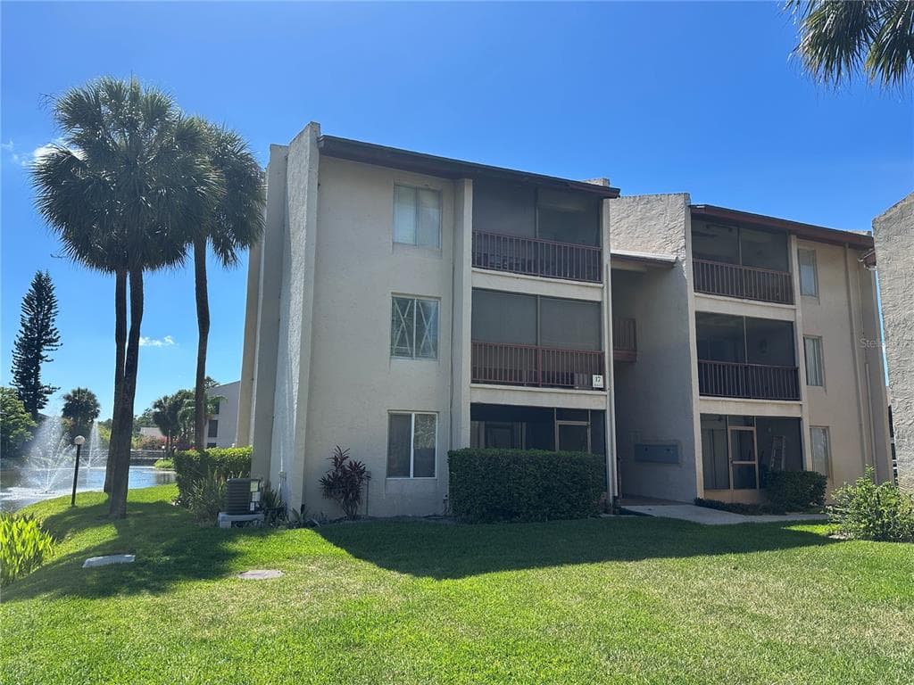 8602 CHAMPLAIN COURT UNIT 88 TAMPA, FL 33614