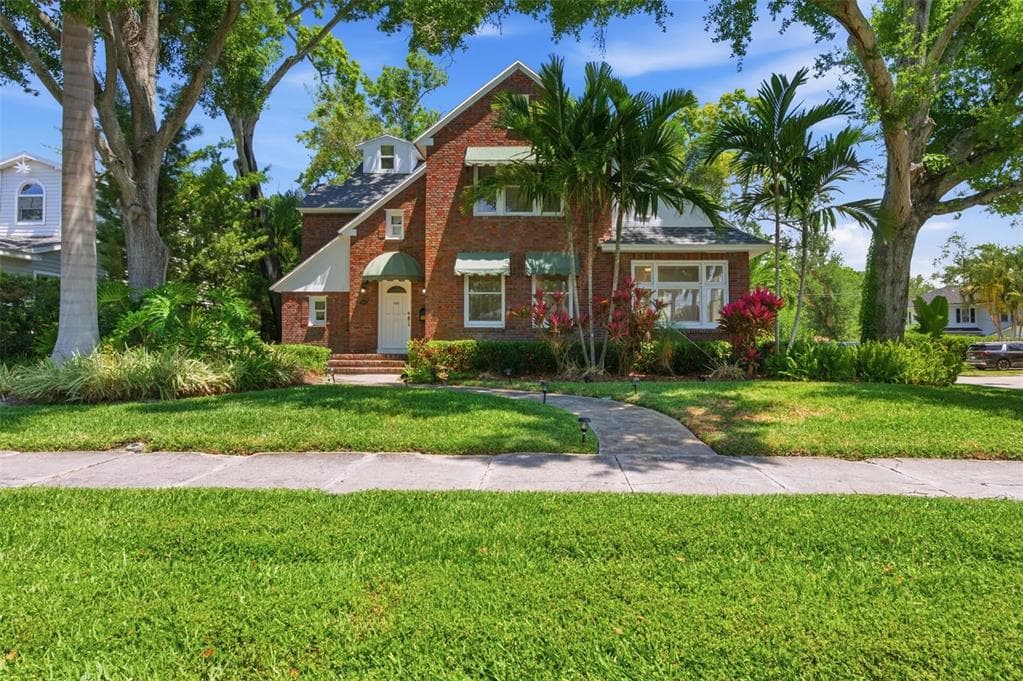 555 18TH AVENUE NE ST PETERSBURG, FL 33704
