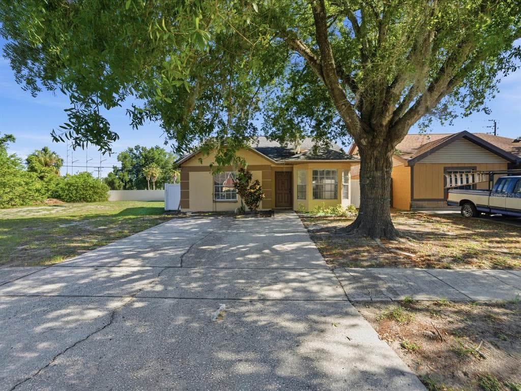 7615 LEMON WOOD COURT TAMPA, FL 33625