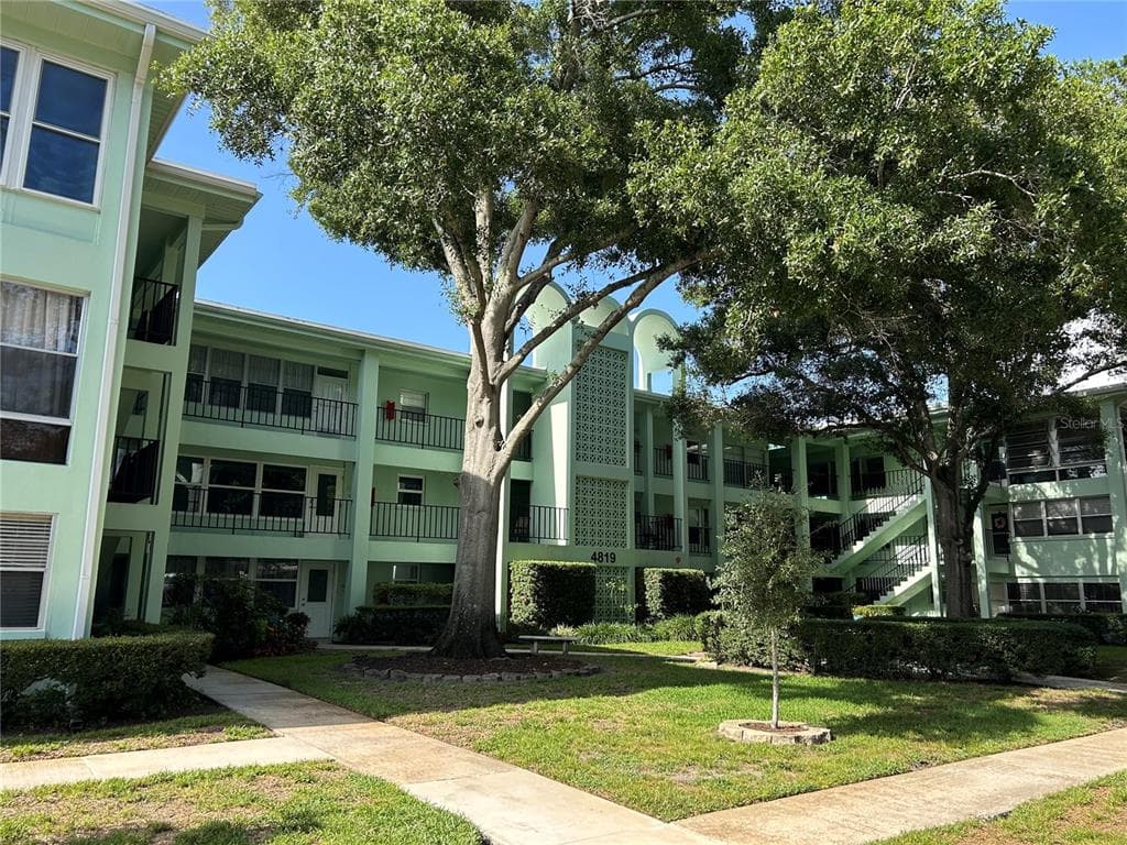 4819 8TH AVENUE N UNIT 207 ST PETERSBURG, FL 33713
