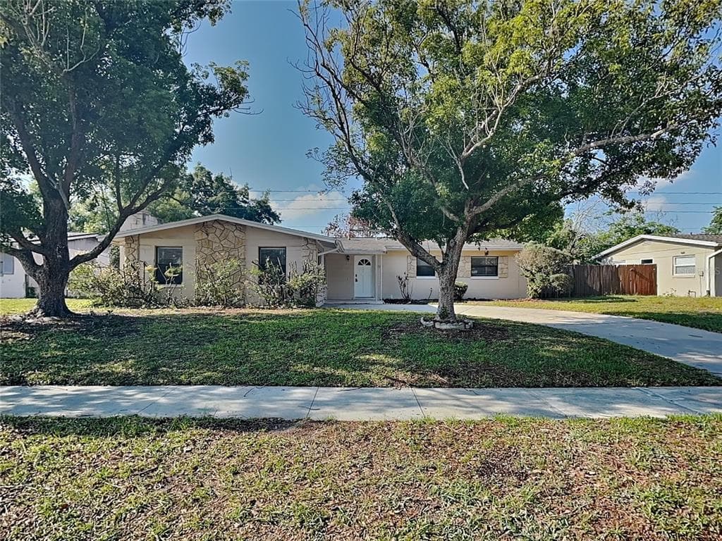 120 WAVERLY DRIVE CASSELBERRY, FL 32730