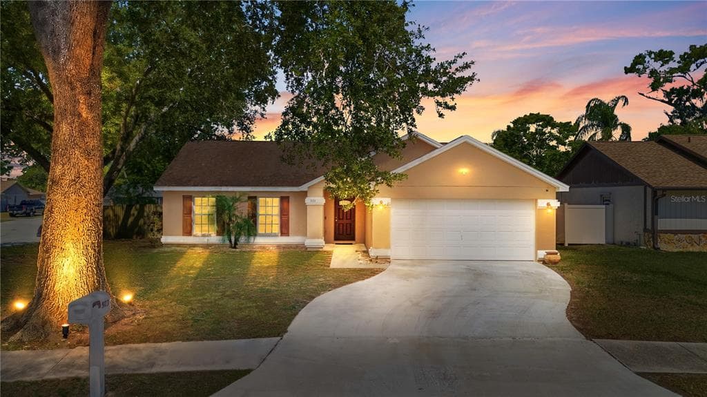 802 SMITH BAY DRIVE BRANDON, FL 33510