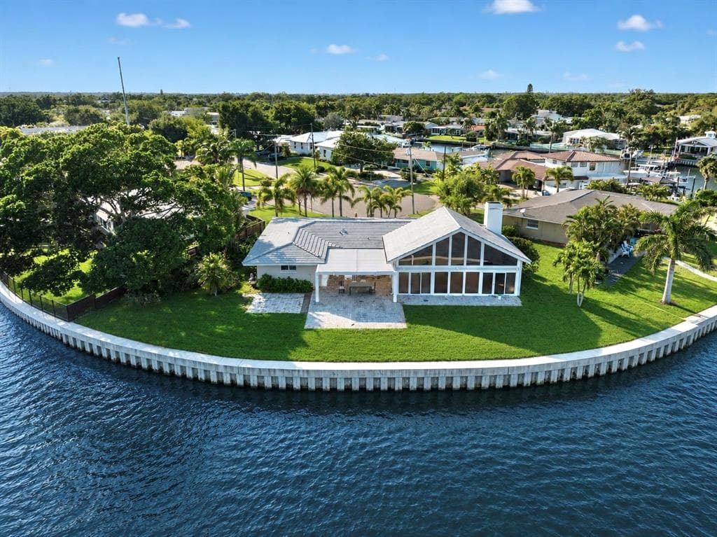 1276 37TH AVENUE NE ST PETERSBURG, FL 33704