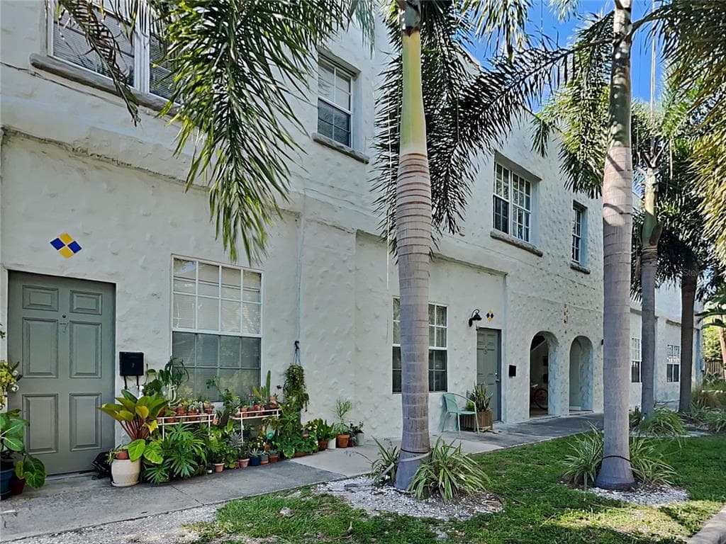 2305 W TEXAS AVENUE UNIT 5 TAMPA, FL 33629