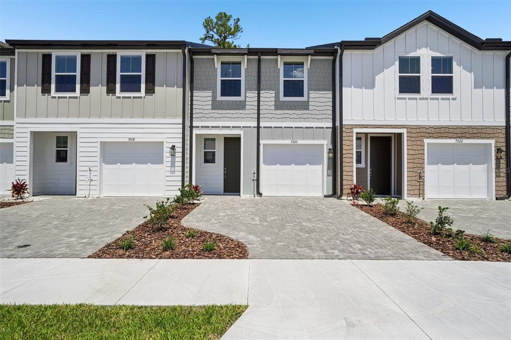 7520 DEER VALLEY CIRCLE TAMPA, FL 33635