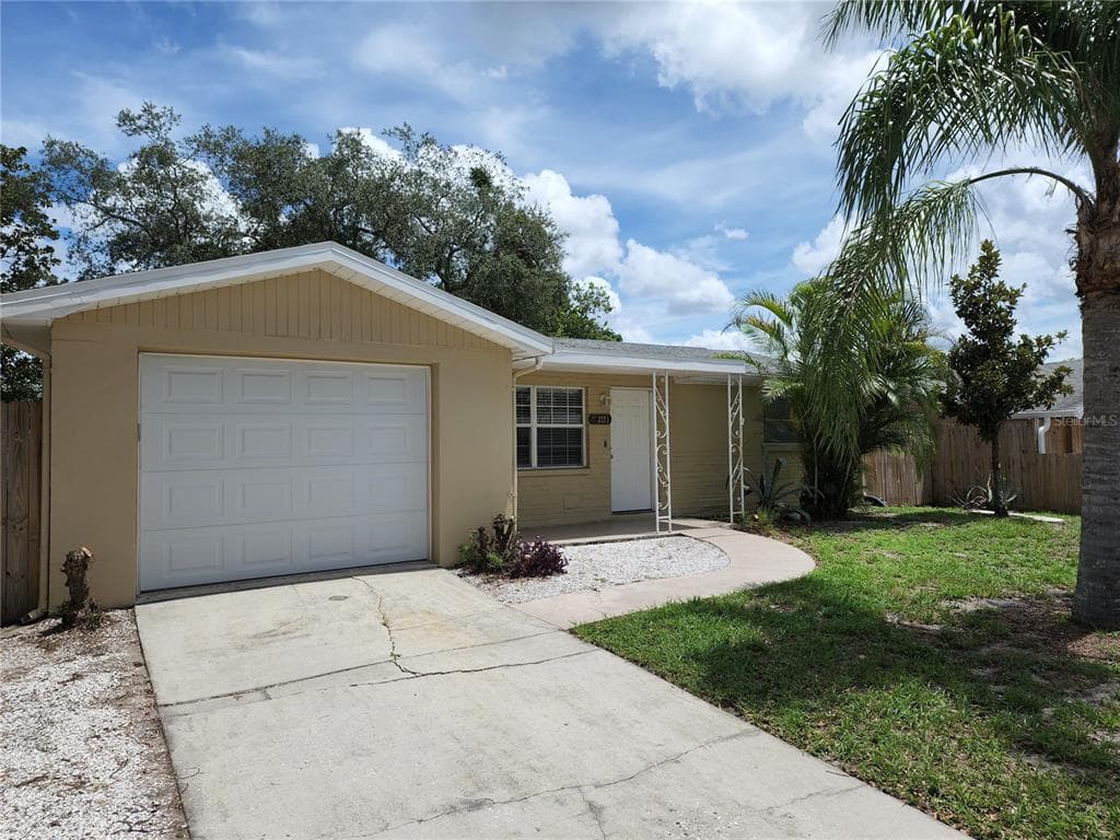 3221 FAIRMOUNT DRIVE HOLIDAY, FL 34691