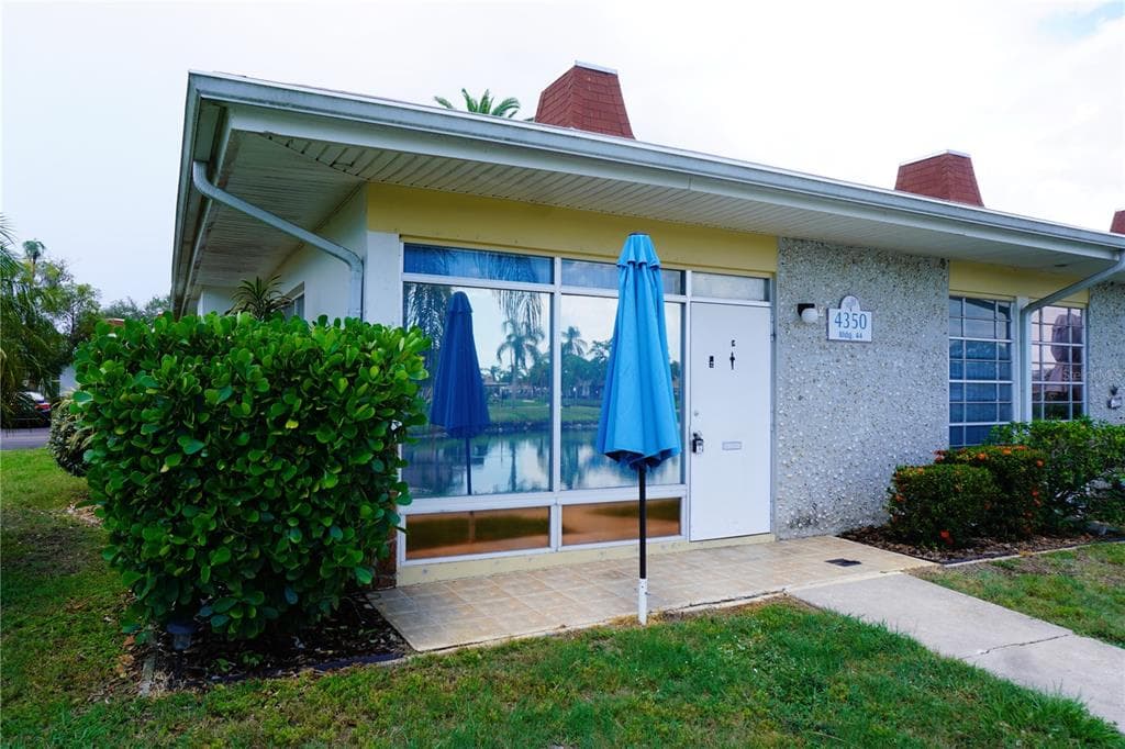 4350 TAHITIAN GARDENS CIRCLE UNIT E HOLIDAY, FL 34691
