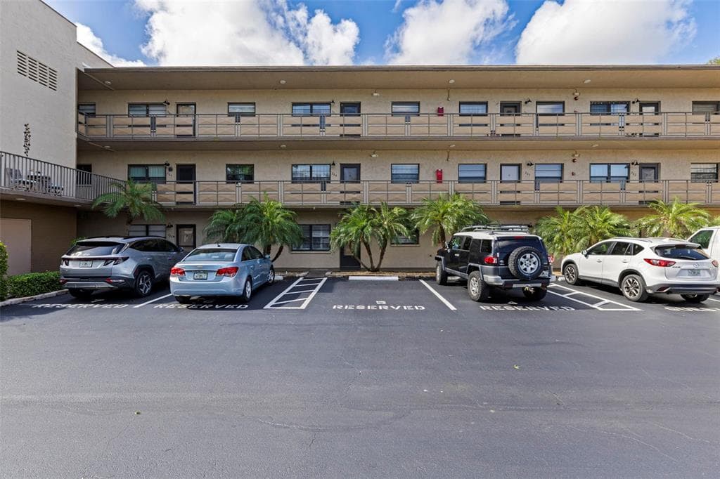 5975 TERRACE PARK DRIVE N UNIT 204 ST PETERSBURG, FL 33709