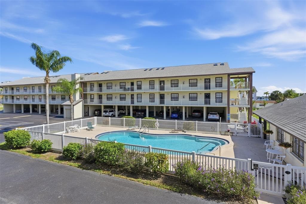 340 CAUSEWAY BOULEVARD UNIT 107 DUNEDIN, FL 34698