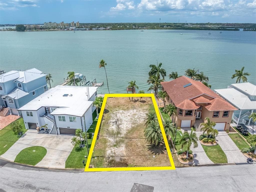 852 BAY POINT DRIVE
