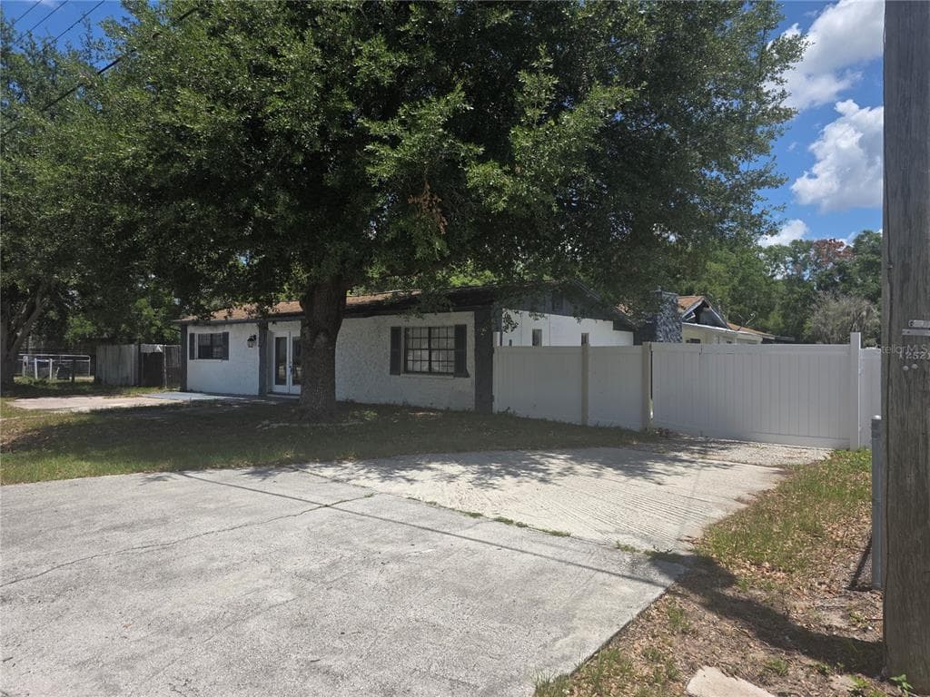 12521 PITTSFIELD AVENUE TAMPA, FL 33624