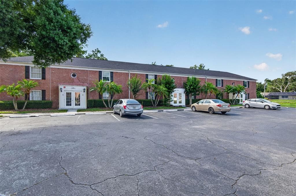 2521 CEDAR CYPRESS COURT UNIT 101 TAMPA, FL 33618