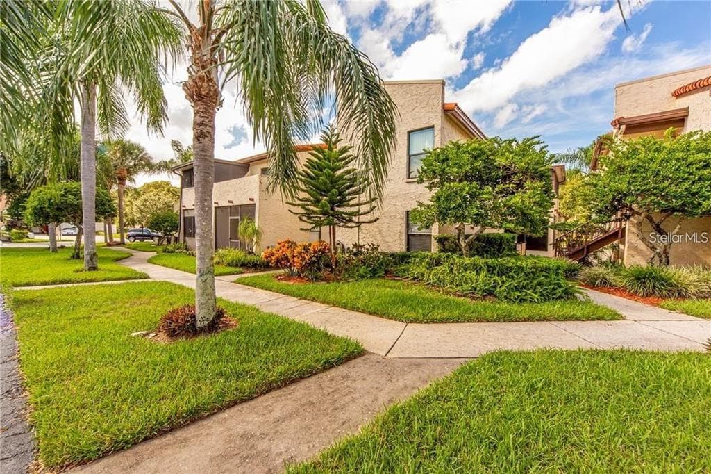 2571 CYPRUS DRIVE UNIT 1-204 PALM HARBOR, FL 34684