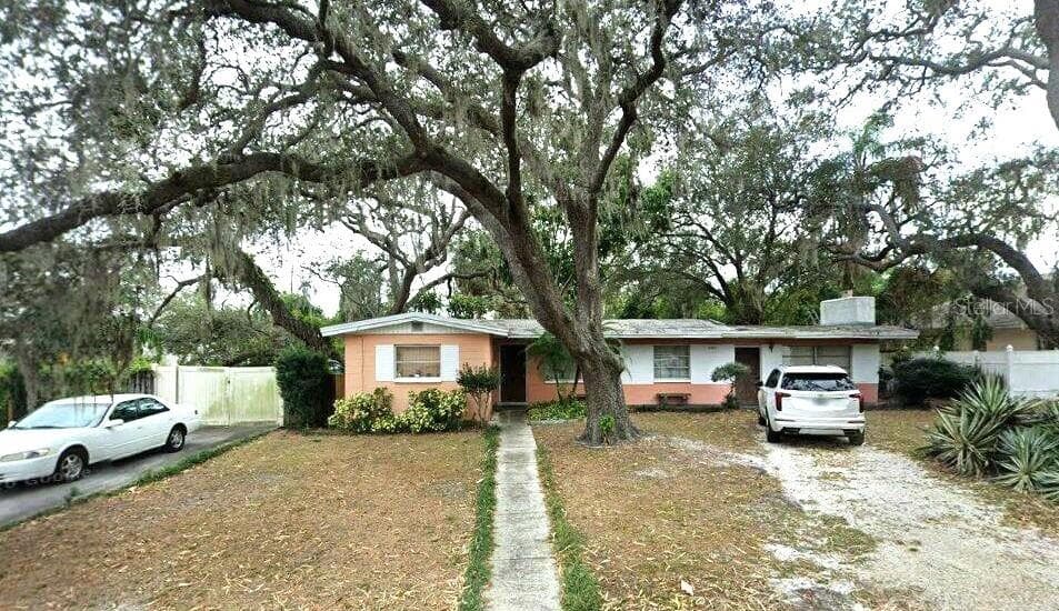 2304 W WOODLAWN AVE TAMPA, FL 33618