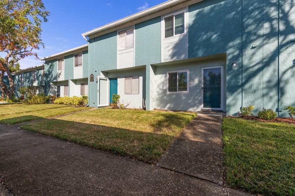 195 114TH AVENUE NE UNIT 195 ST PETERSBURG, FL 33716