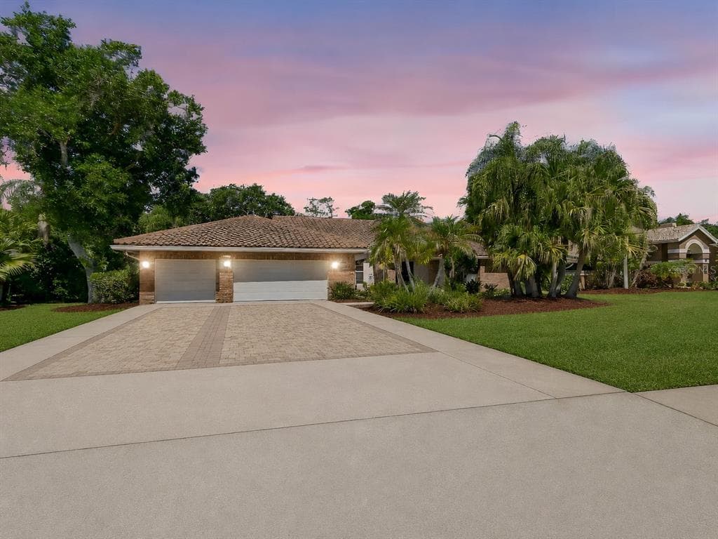 2402 HUNTINGTON BOULEVARD SAFETY HARBOR, FL 34695