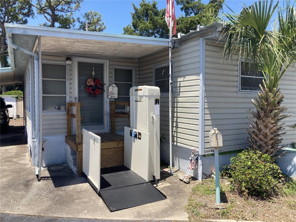 7801 34TH AVENUE N UNIT 93 ST PETERSBURG, FL 33710