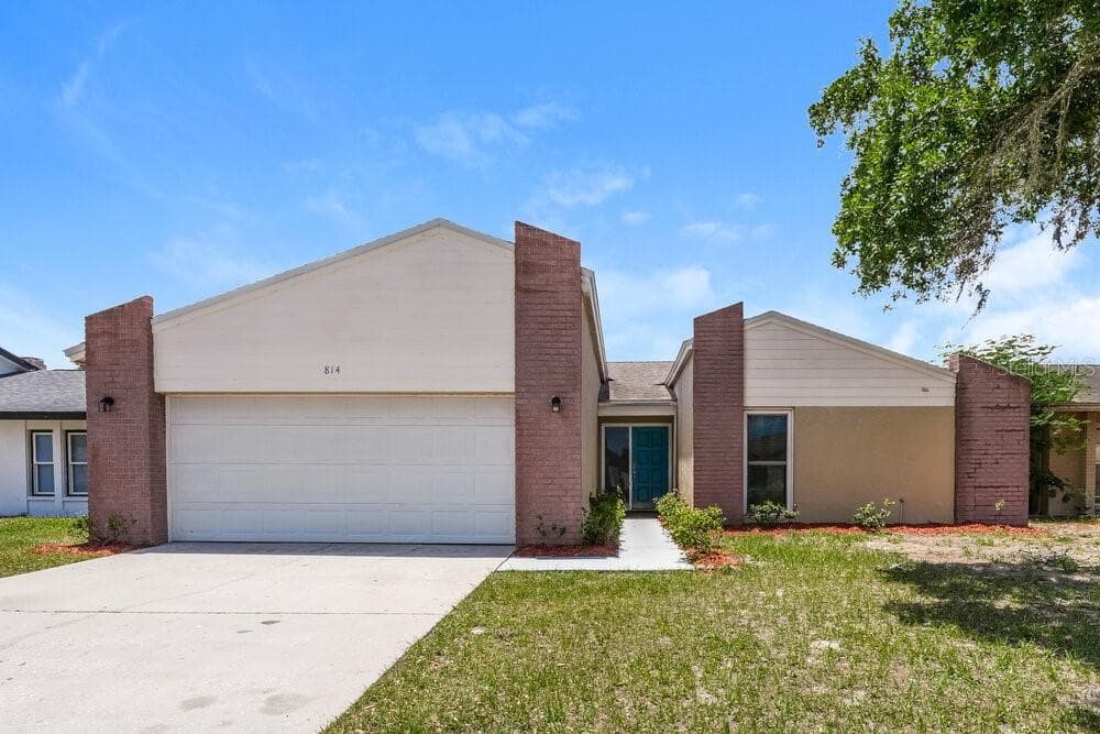 814 SETTLERS ROAD TAMPA, FL 33613