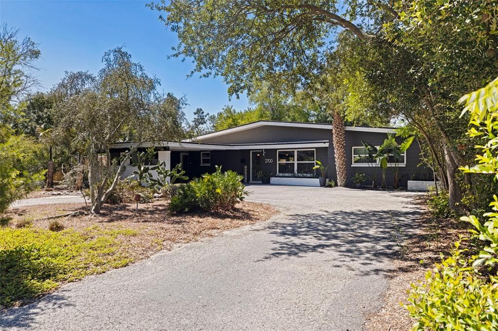 2700 DESOTO WAY S ST PETERSBURG, FL 33712
