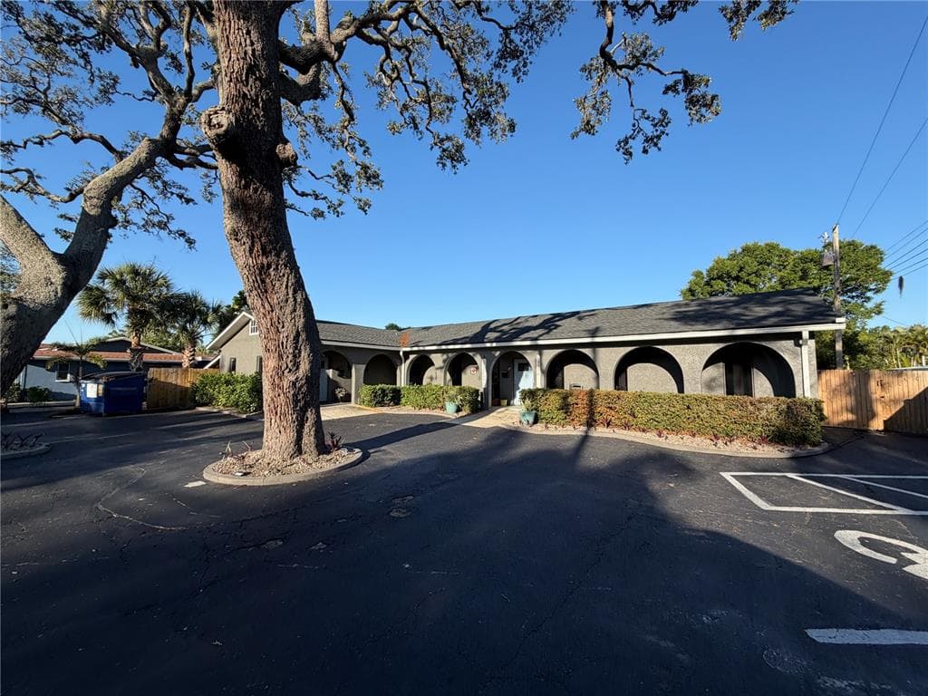 11520 OAKHURST ROAD LARGO, FL 33774