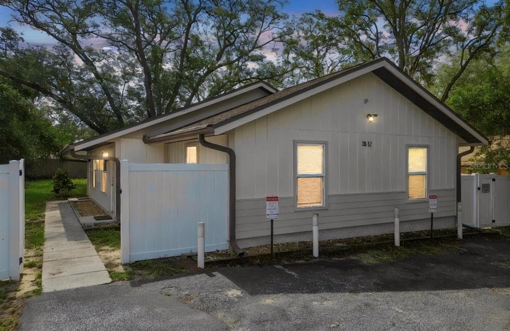 1812 POINSETTIA AVENUE TARPON SPRINGS, FL 34689