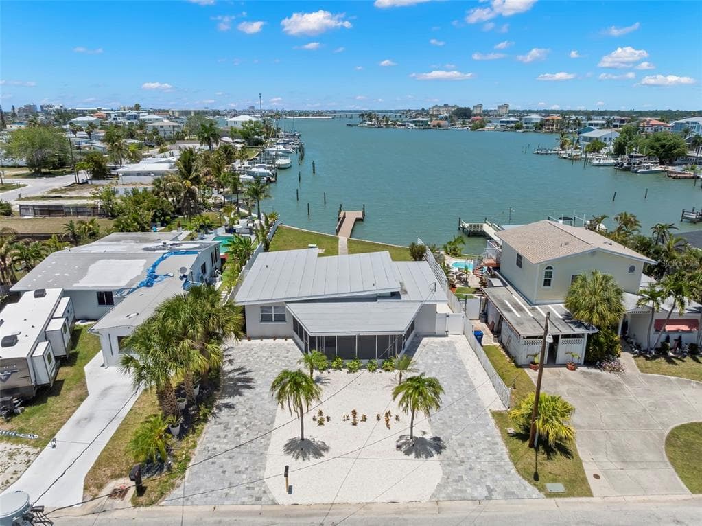 708 SUNSET COVE