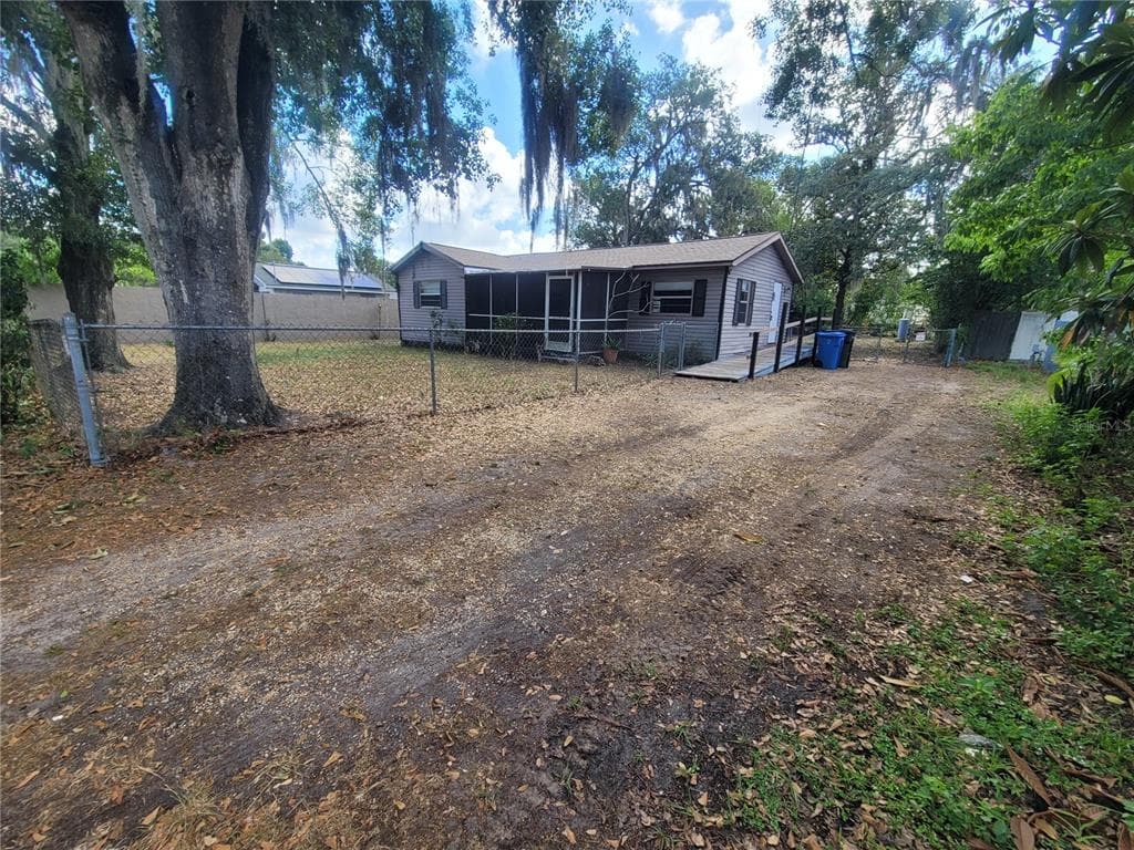 2831 N VALRICO ROAD SEFFNER, FL 33584