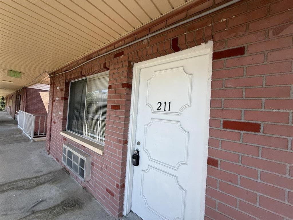 3301 58TH AVENUE S UNIT 211 ST PETERSBURG, FL 33712
