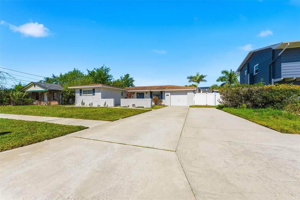 4810 ARROWWOOD DRIVE TAMPA, FL 33615