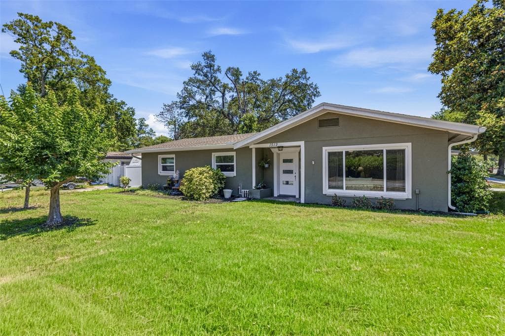 1512 W COUNTRY CLUB DRIVE