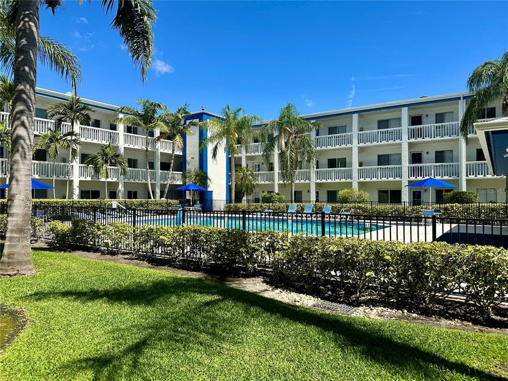 350 79TH AVENUE N UNIT 142 ST PETERSBURG, FL 33702