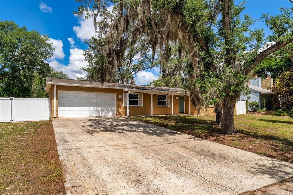 10214 N WOODMERE ROAD TAMPA, FL 33617