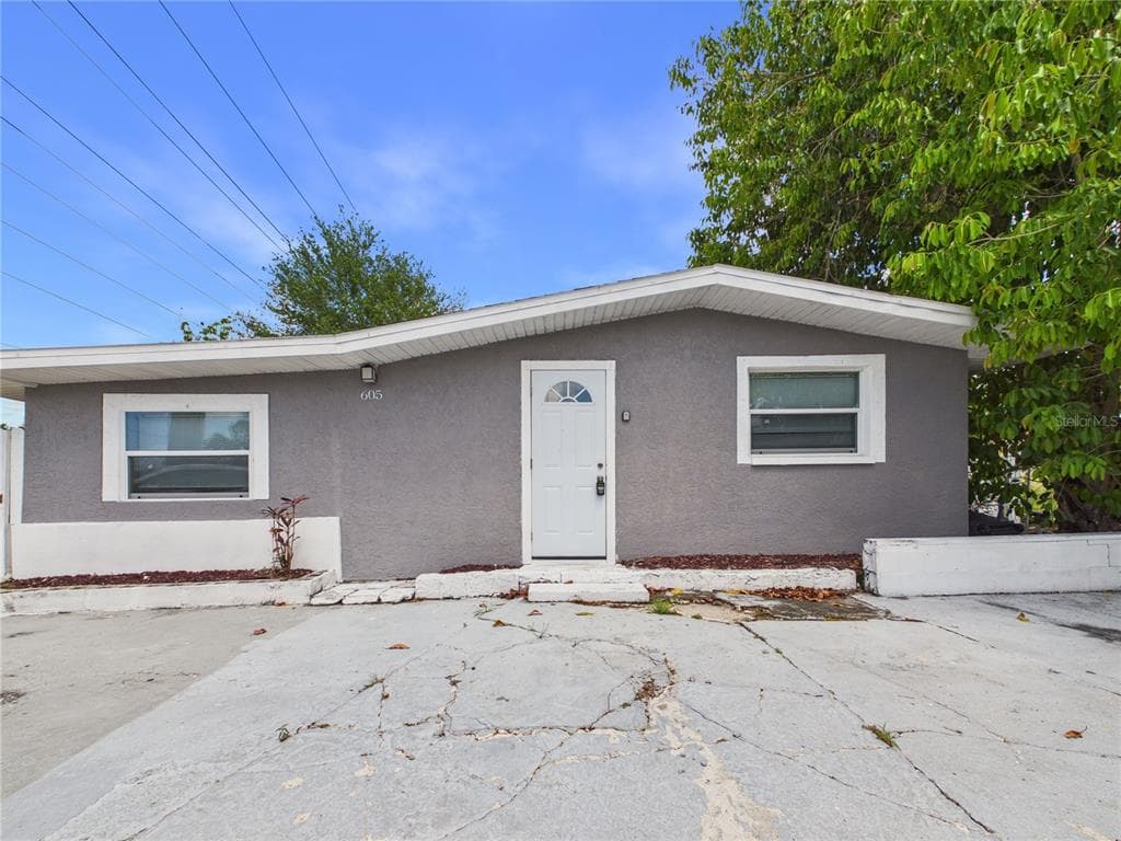 605 S DISSTON AVENUE TARPON SPRINGS, FL 34689