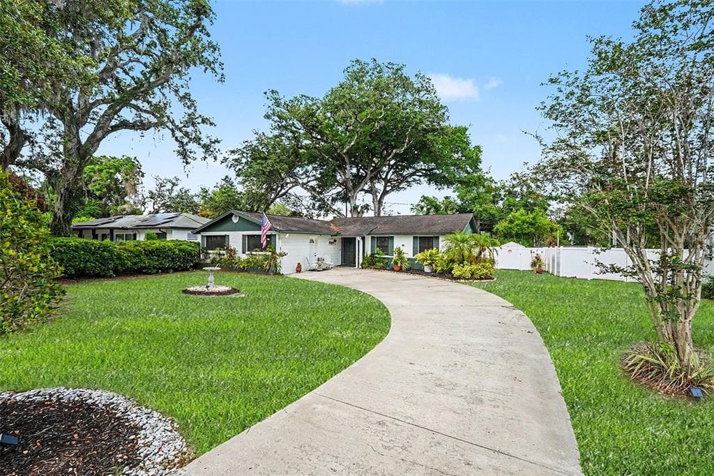 8115 N OLA AVENUE TAMPA, FL 33604