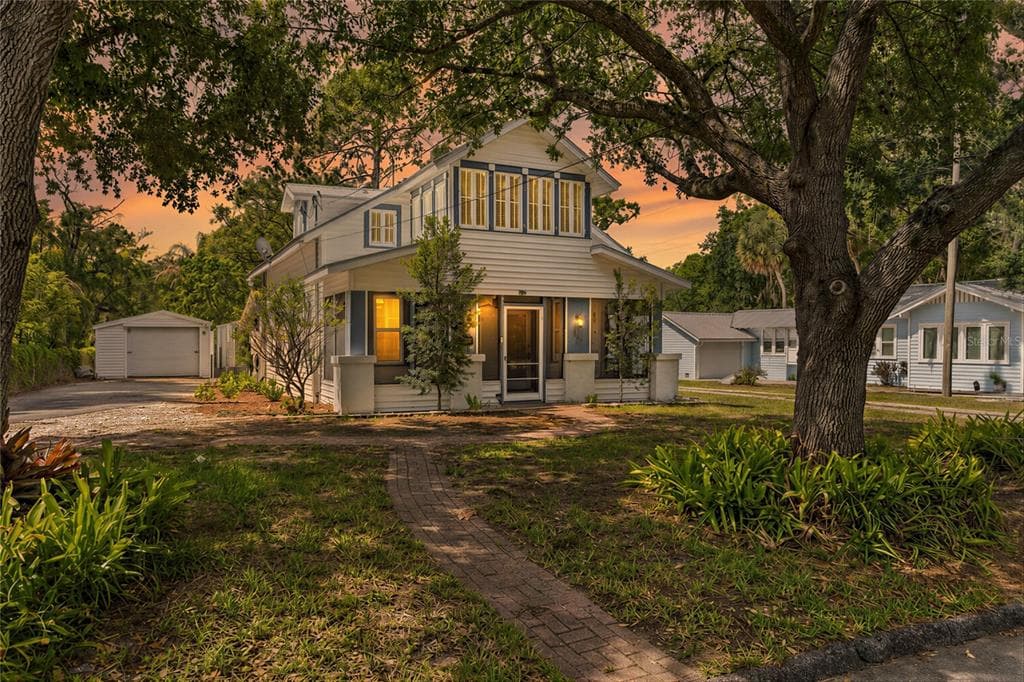 904 W HENRY AVENUE TAMPA, FL 33604