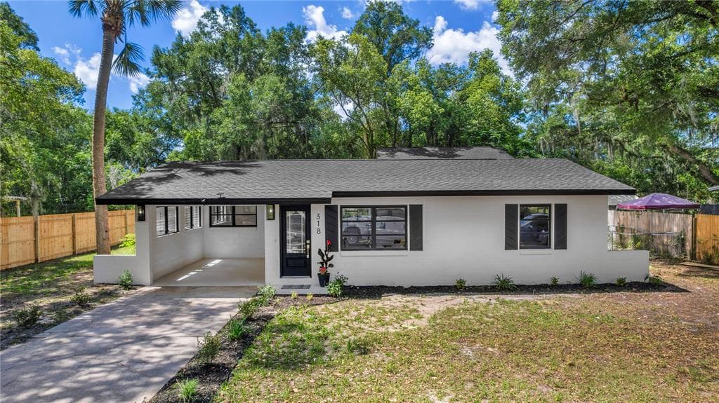 318 W PALMETTO AVENUE DELAND, FL 32720