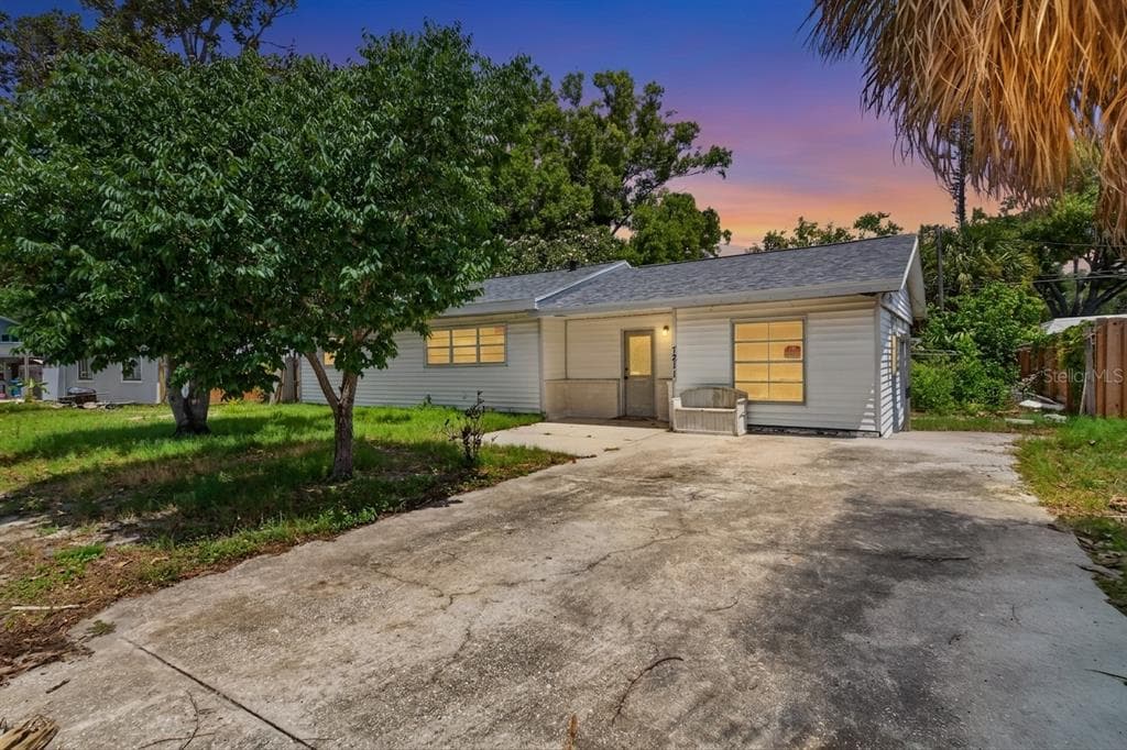 7211 LYNNWOOD AVENUE N ST PETERSBURG, FL 33710