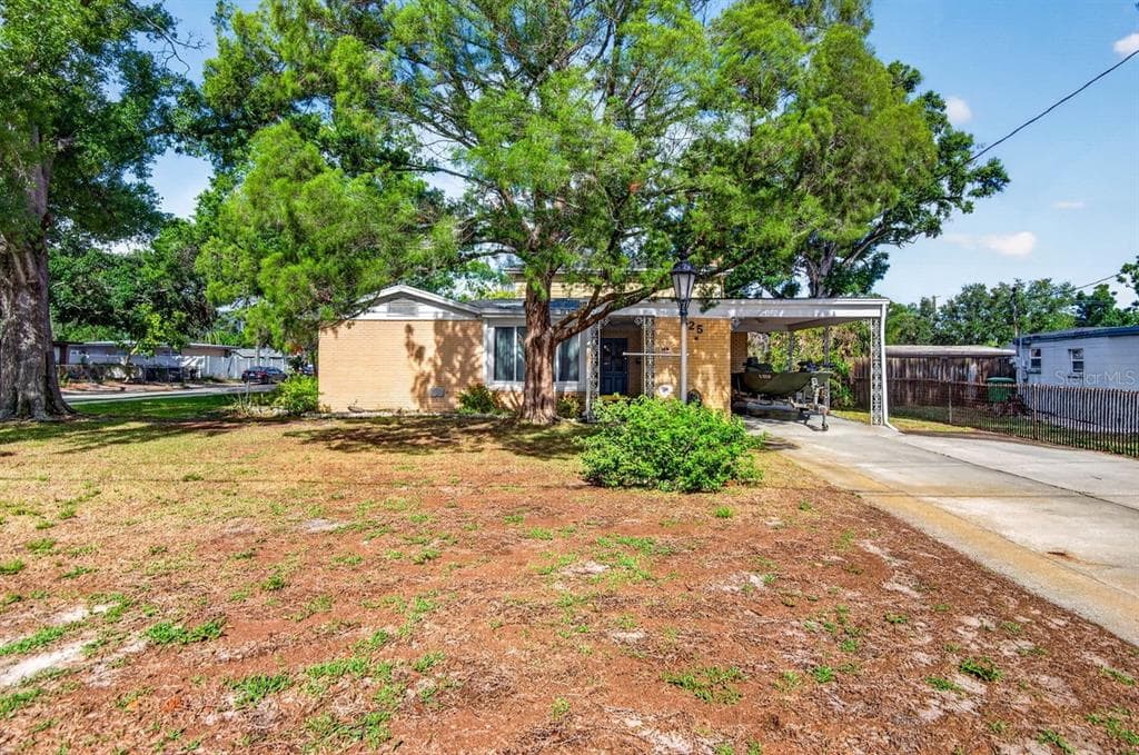 825 W WHATLEY PLACE TAMPA, FL 33604