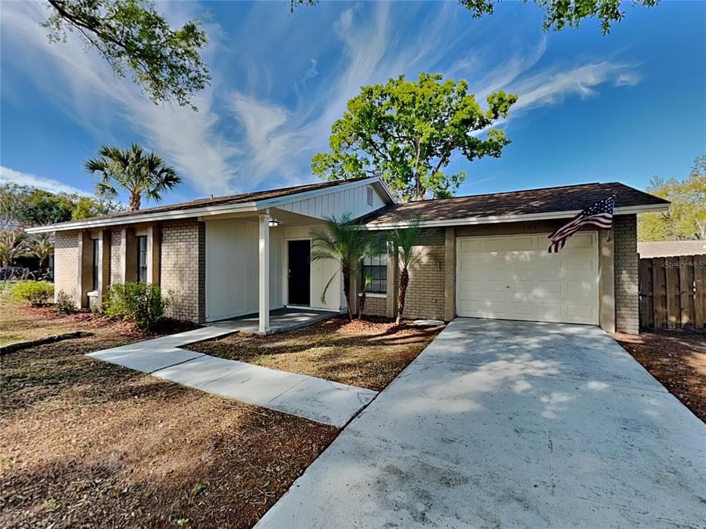 2704 MANOR HILL DRIVE BRANDON, FL 33511