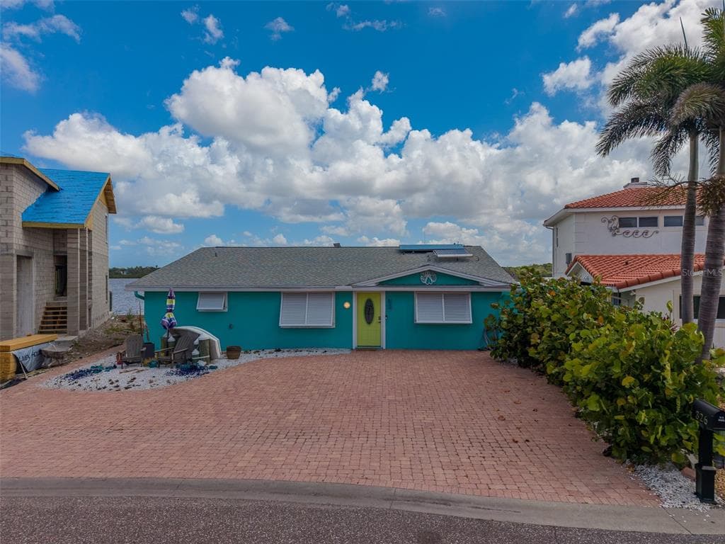 326 176TH AVENUE CIRCLE REDINGTON SHORES, FL 33708