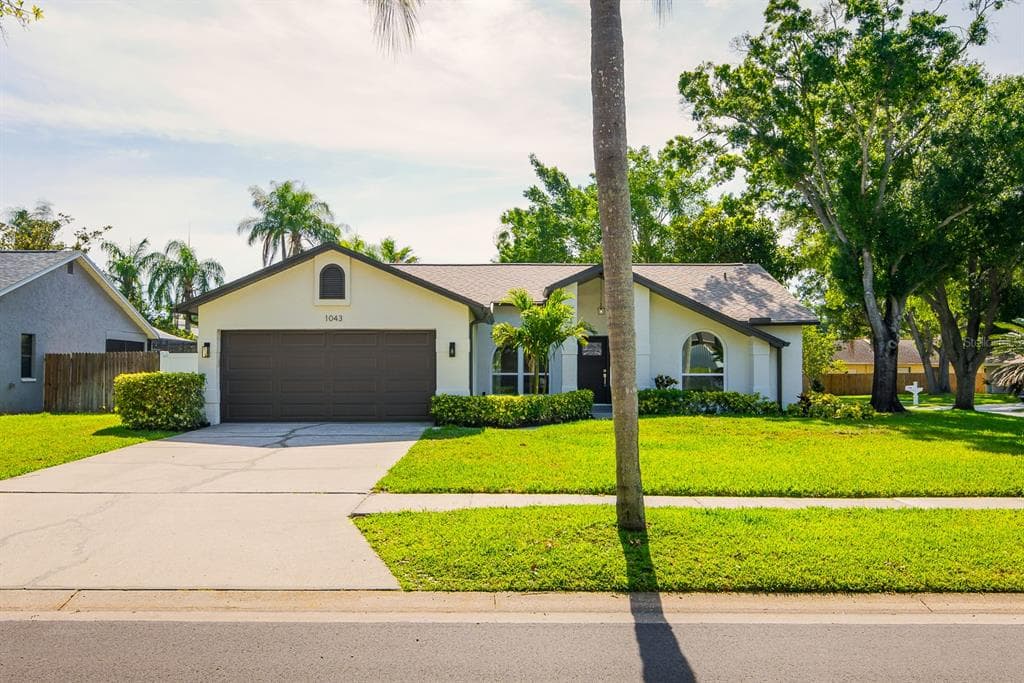 1043 RIDGE VIEW LANE PALM HARBOR, FL 34683