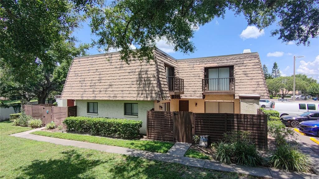 15206 W POND WOODS DRIVE TAMPA, FL 33618